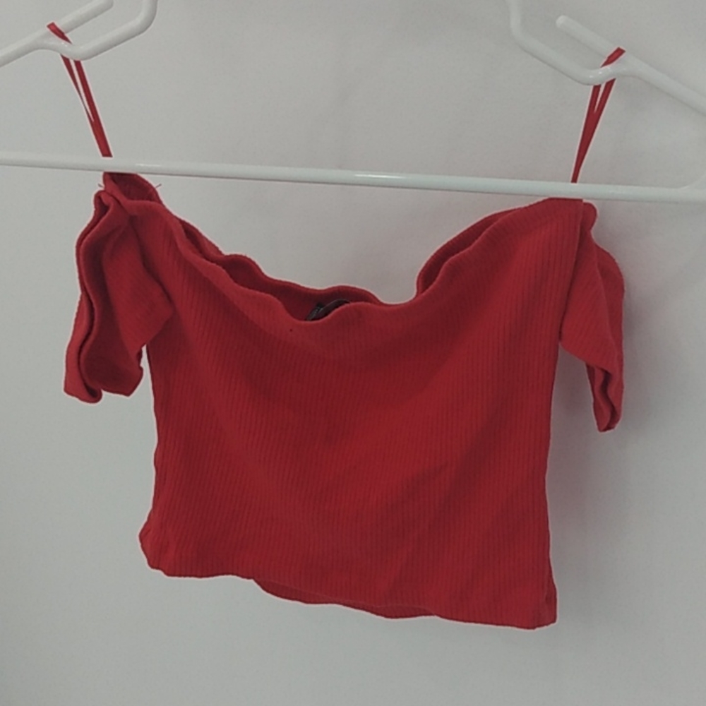 Red crop top - Picture 4 of 4